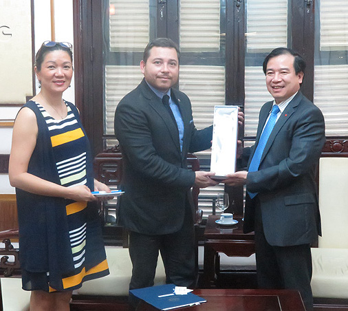 Phó Tổng cục trưởng Hà Văn Siêu tiếp Đại sứ El Salvador