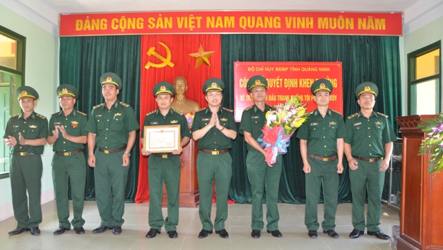 Quảng Ninh: Bộ chỉ huy Bộ đội Biên phòng tỉnh khen thưởng cho cán bộ, chiến sỹ Đồn Biên phòng Hải Hòa