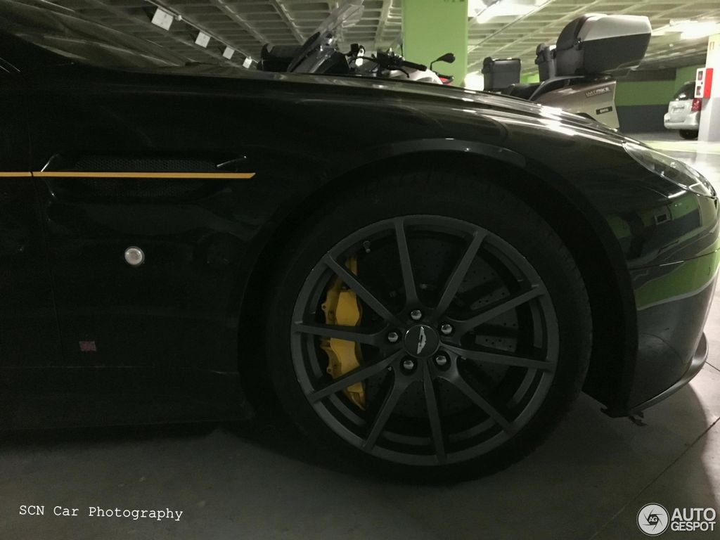 “Chiến cơ mặt đất” Aston Martin V12 Vantage S Spitfire 80 đầu tiên lăn bánh tại Tây Ban Nha
