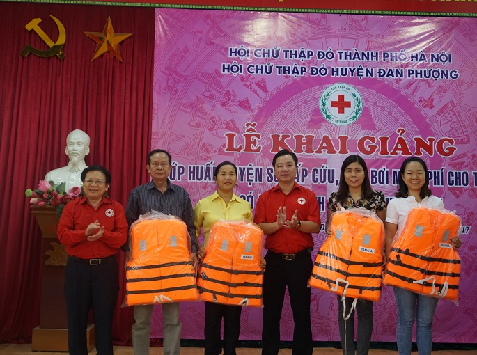 70 em thiếu nhi có hoàn cảnh khó khăn được học bơi miễn phí