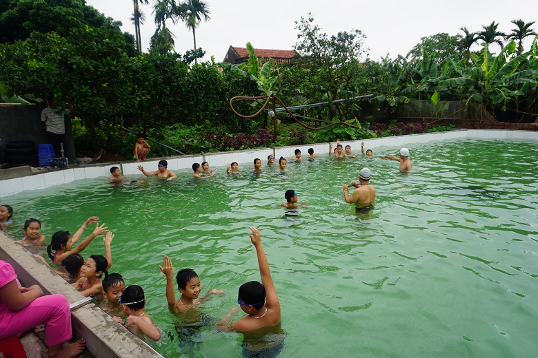 70 em thiếu nhi có hoàn cảnh khó khăn được học bơi miễn phí