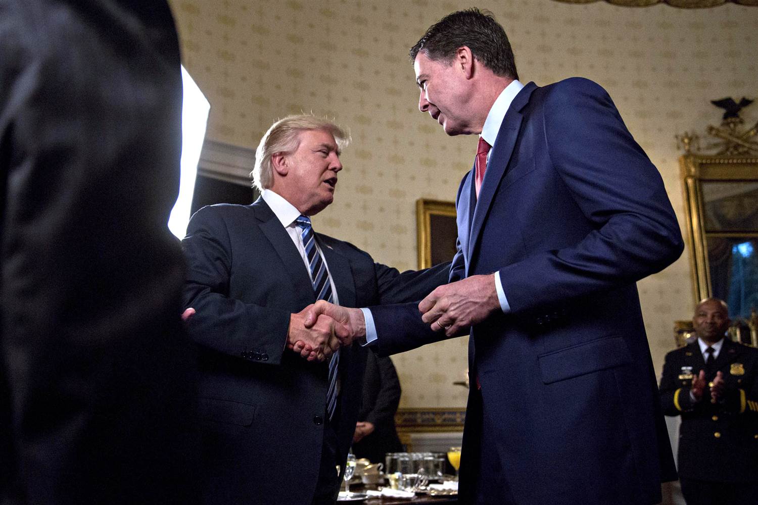 Những tiết lộ chấn động của cựu Giám đốc FBI