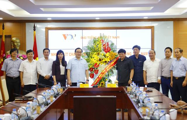 Lãnh đạo TP Hà Nội thăm, chúc mừng các đơn vị báo chí