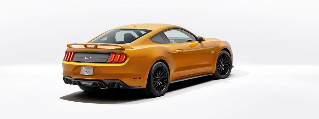 Ford Mustang GT 2018 có giới hạn tốc độ vòng tua lên tới 7.500 vòng/phút