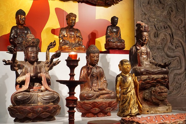 Khai mạc trưng bày bộ sưu tập sơn son thếp vàng quý hiếm nghìn năm tuổi