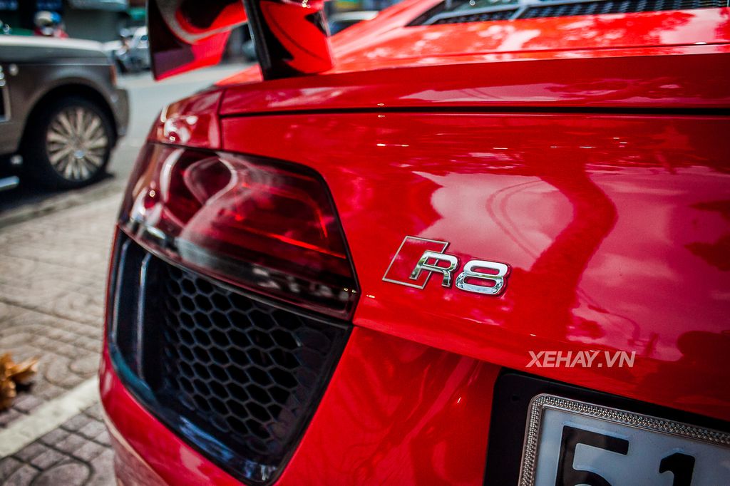 Sài Gòn: Ngắm vẻ đẹp bất chấp thời gian của Audi R8 V10 Plus