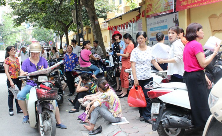 Thí sinh căng thẳng trước kì thi