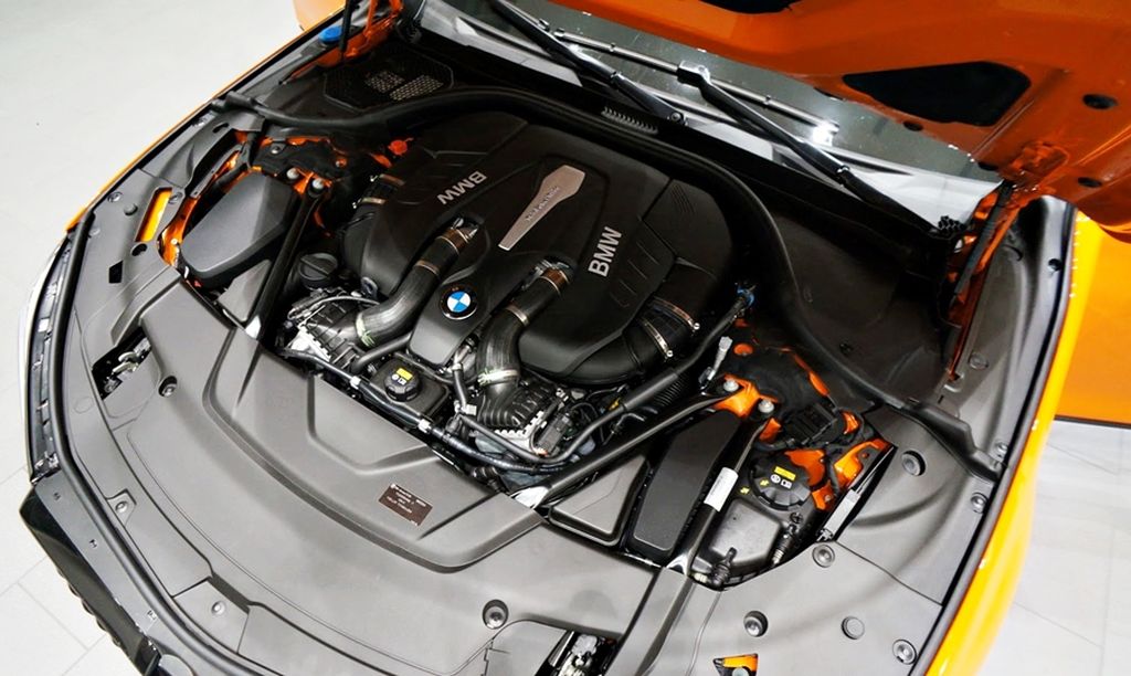 Chiêm ngưỡng vẻ đẹp của BMW 750i 2017 khoác 
