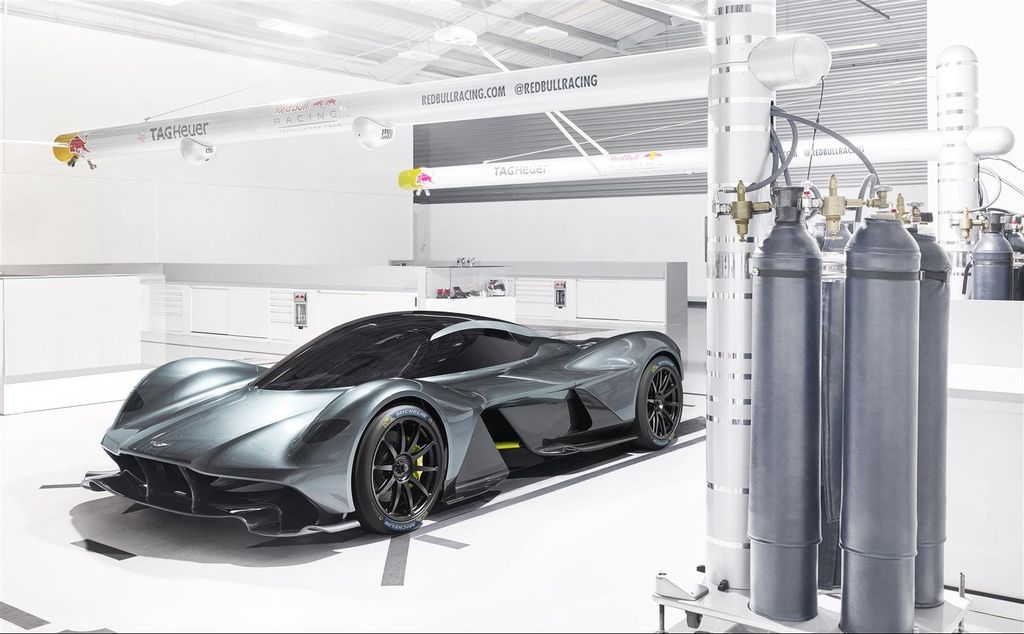 Aston Martin Valkyrie chỉ nặng 1.130 kg, hiệu quả hơn với tỷ lệ công suất / trọng lượng 1:1
