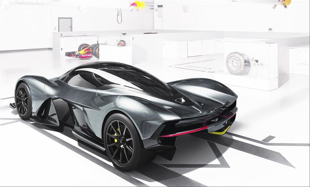 Aston Martin Valkyrie chỉ nặng 1.130 kg, hiệu quả hơn với tỷ lệ công suất / trọng lượng 1:1