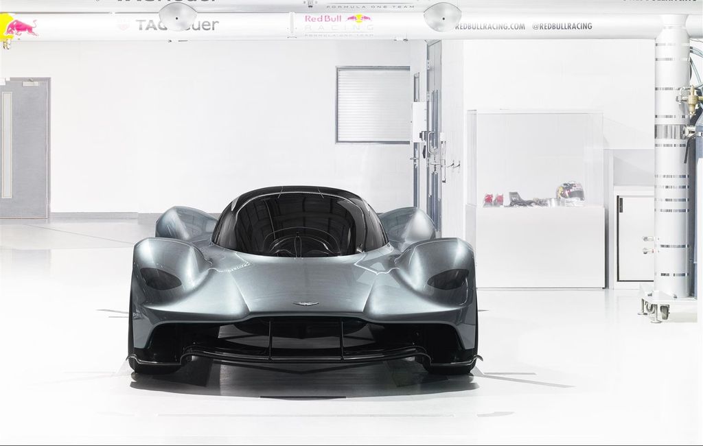 Aston Martin Valkyrie chỉ nặng 1.130 kg, hiệu quả hơn với tỷ lệ công suất / trọng lượng 1:1