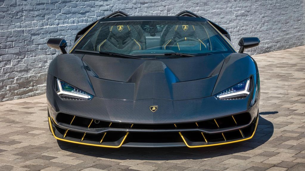 Lamborghini Centenario Roadster đầu tiên 