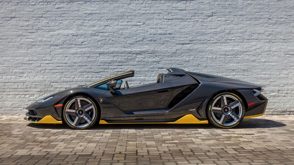Lamborghini Centenario Roadster đầu tiên 