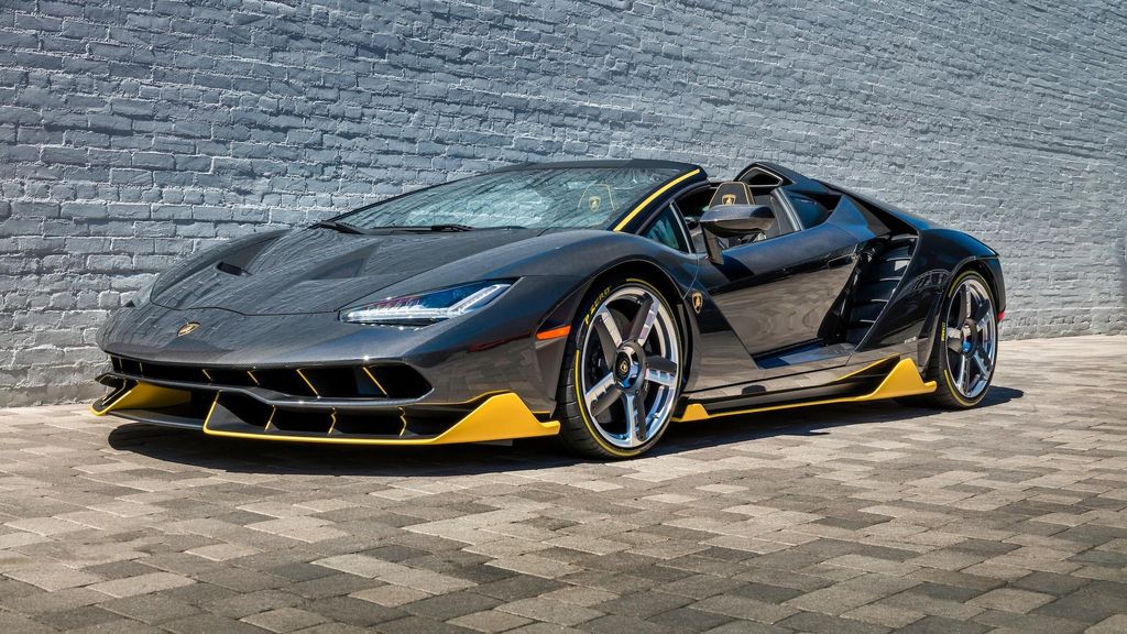 Lamborghini Centenario Roadster đầu tiên 