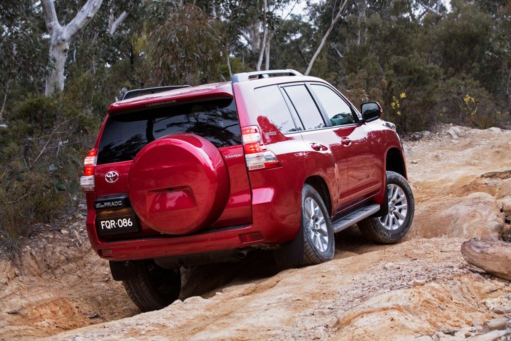 Lộ diện một vài phụ kiện TRD được trang bị trên Toyota Land Cruiser Prado 2017