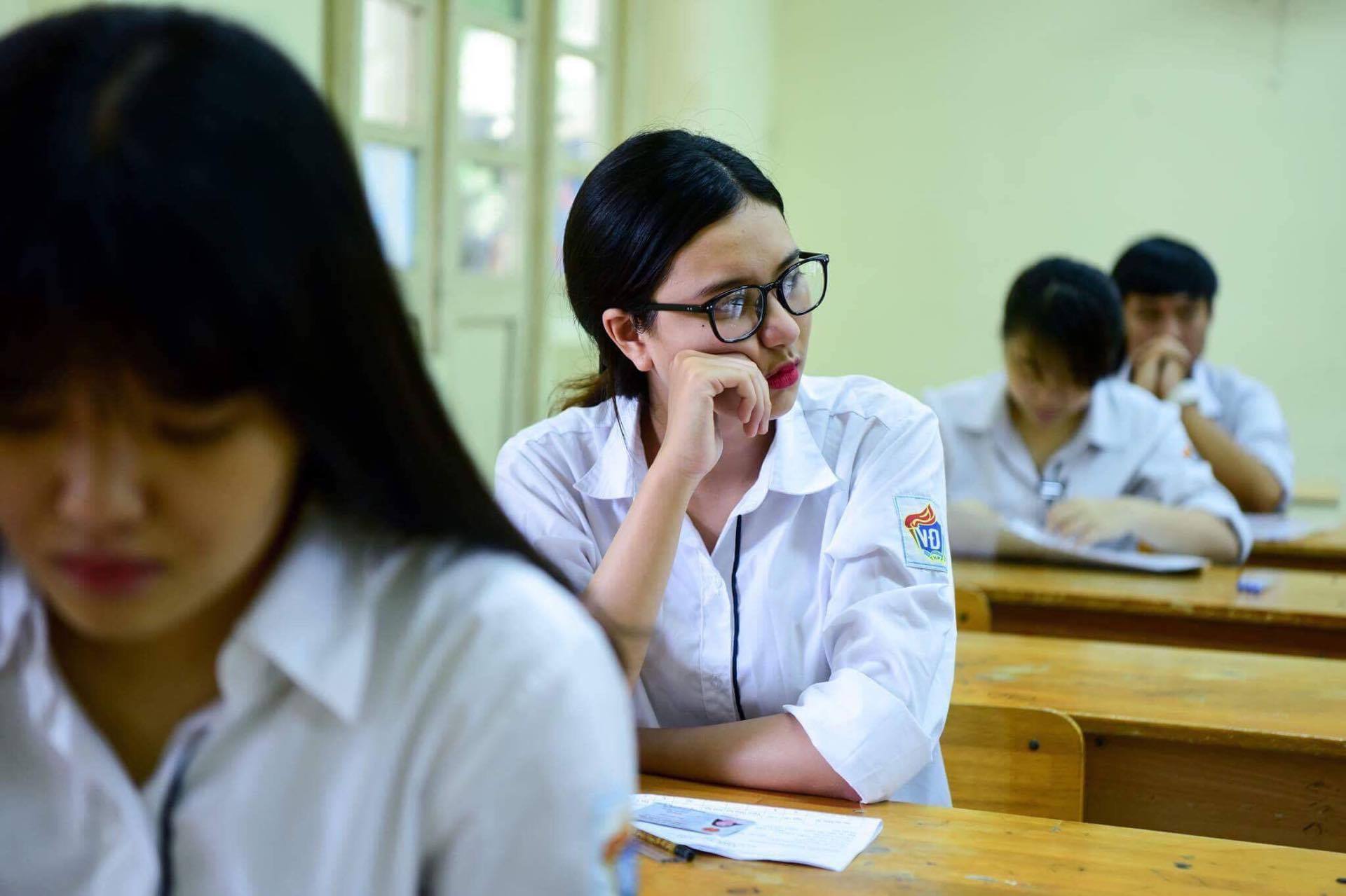 2 cán bộ coi thi vi phạm kỷ luật trong ngày thi thứ 2