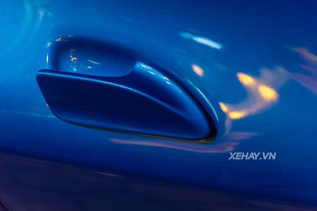 Cặp đôi siêu xe Ferrari 488 Spider và California nổi bật trên phố Hà Nội