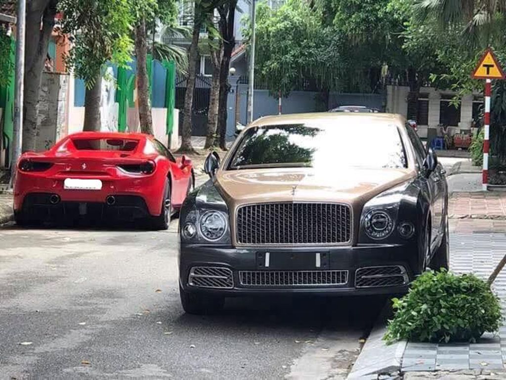 Bentley Mulsanne EWB 2017 đầu tiên tại Việt Nam về