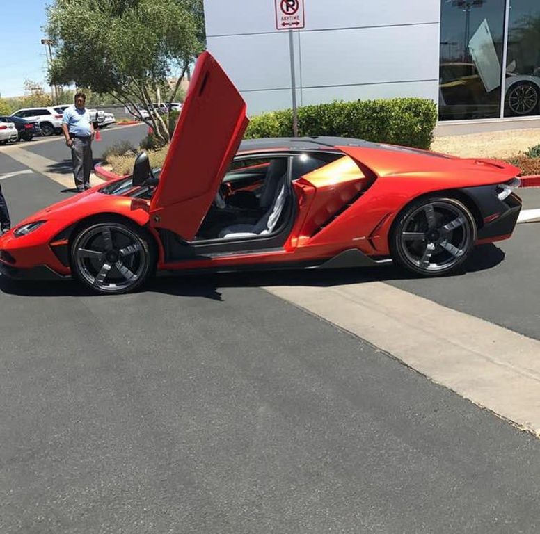 Lamborghini Centenario màu cam “nóng bỏng” đầu tiên xuất hiện trên đất Mỹ