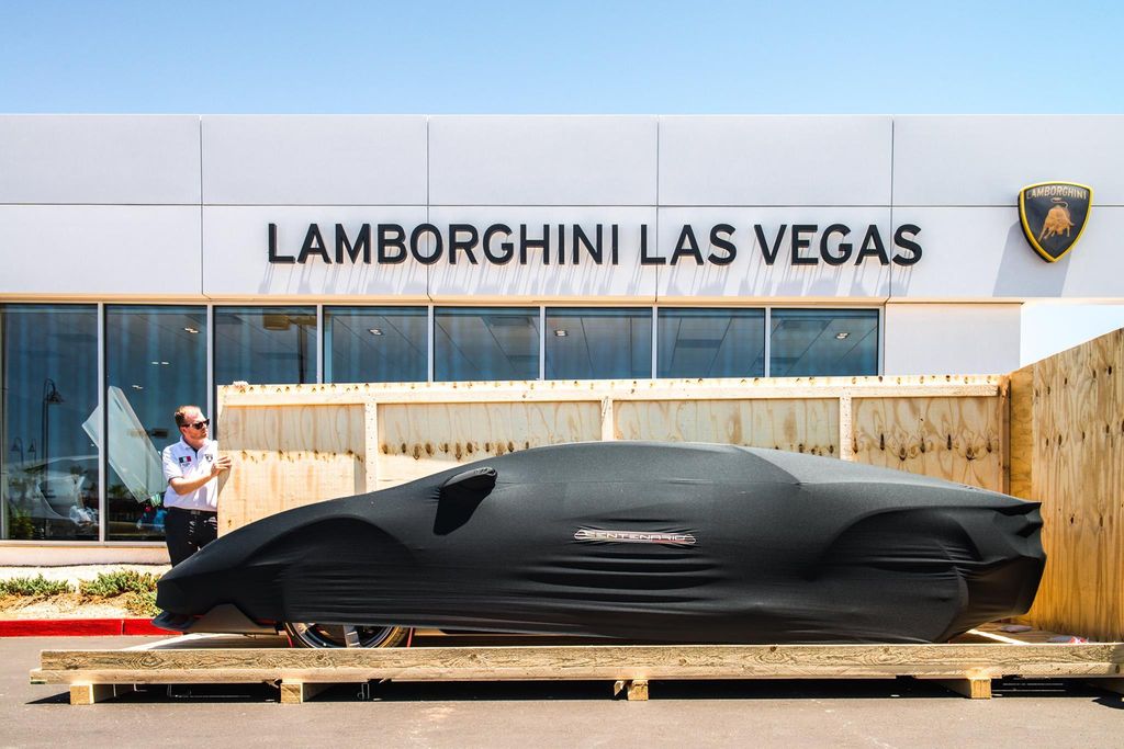 Lamborghini Centenario màu cam “nóng bỏng” đầu tiên xuất hiện trên đất Mỹ