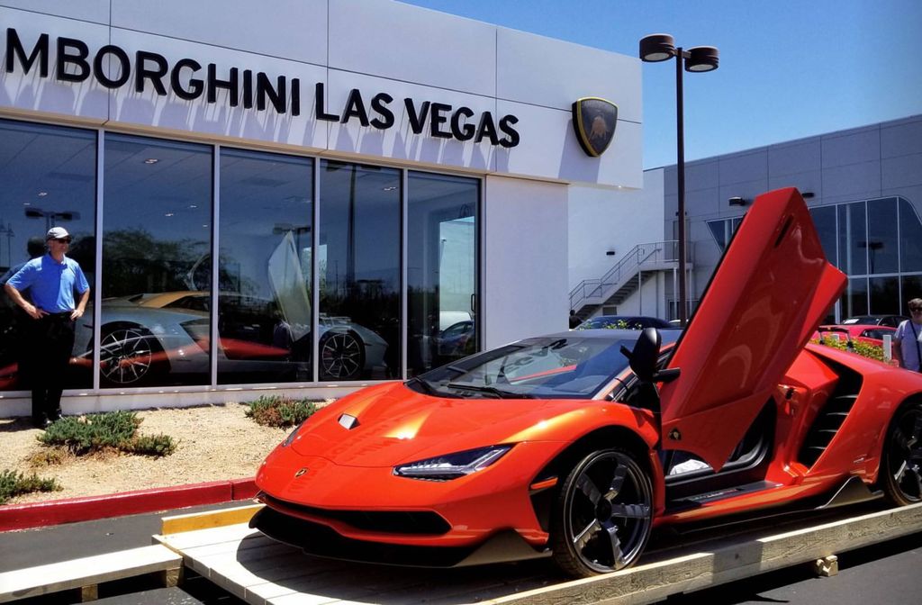 Lamborghini Centenario màu cam “nóng bỏng” đầu tiên xuất hiện trên đất Mỹ