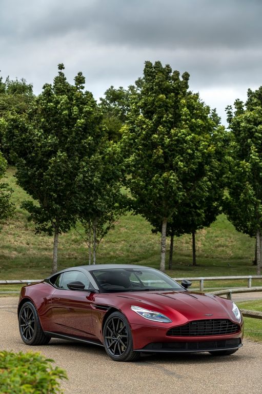 Aston Martin ra mắt phiên bản độc nhất DB11 Henley Royal Regatta