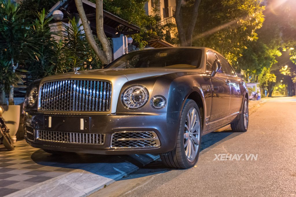 Chạm mặt chiếc Bentley Mulsanne EWB 2017 đầu tiên tại Việt Nam