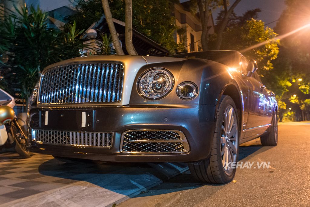 Chạm mặt chiếc Bentley Mulsanne EWB 2017 đầu tiên tại Việt Nam