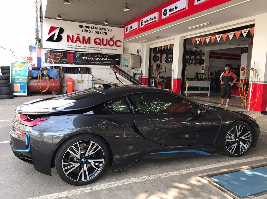 BMW i8 đầu tiên