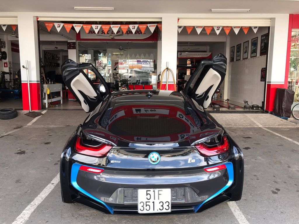 BMW i8 đầu tiên 