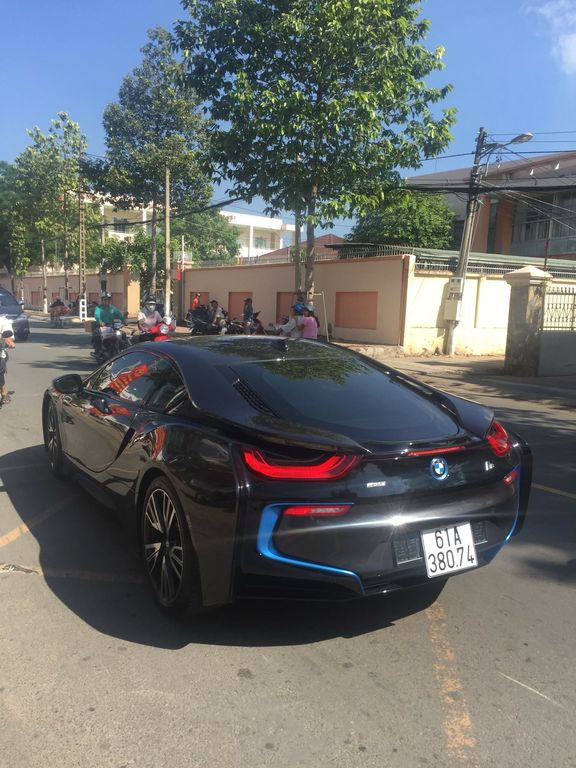 BMW i8 đầu tiên 