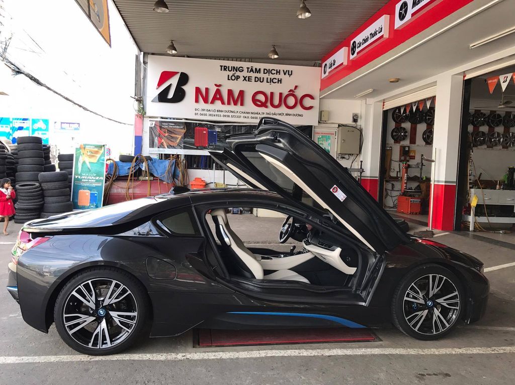 BMW i8 đầu tiên 
