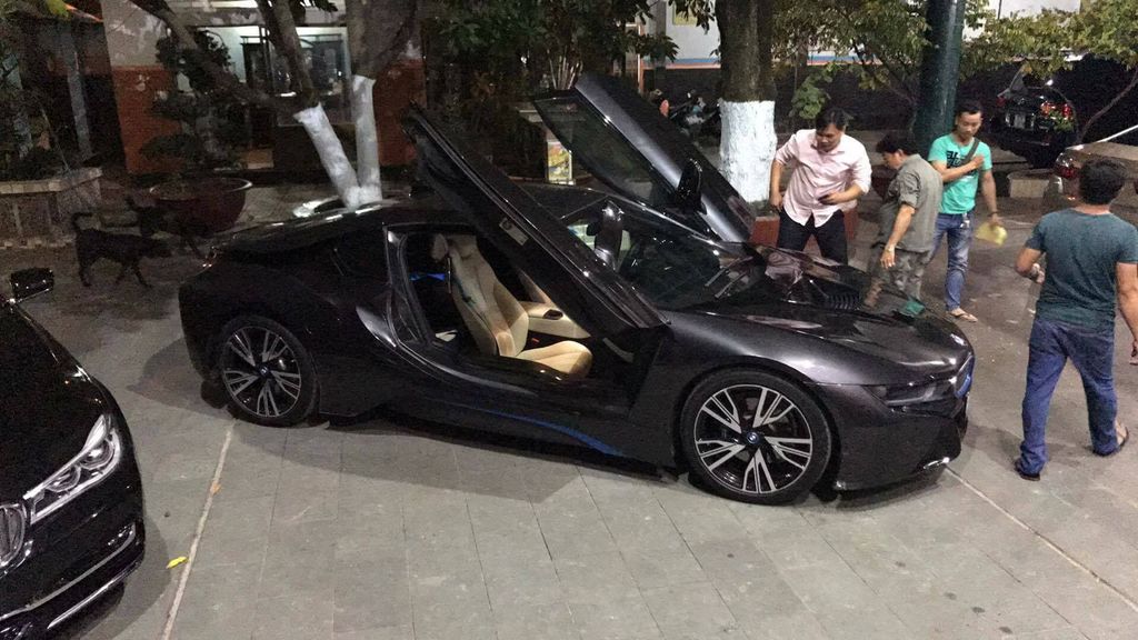 BMW i8 đầu tiên 
