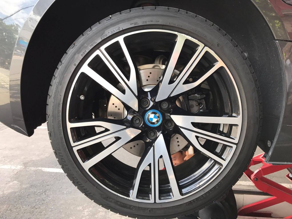 BMW i8 đầu tiên 