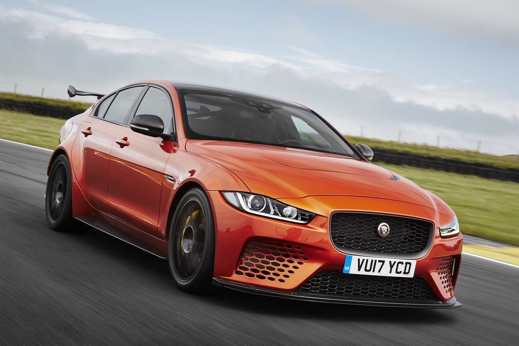 Jaguar XE SV Project 8 mạnh 591 mã lực, khiến đối thủ BMW M3 phải 