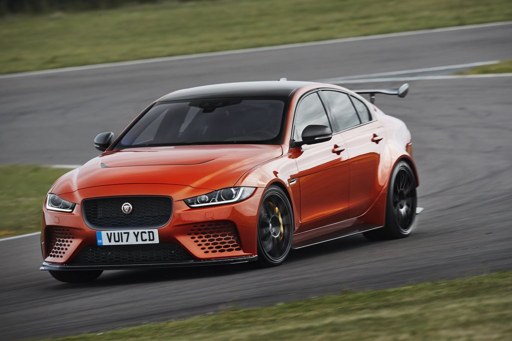 Jaguar XE SV Project 8 mạnh 591 mã lực, khiến đối thủ BMW M3 phải 
