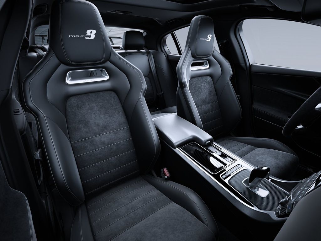Jaguar XE SV Project 8 mạnh 591 mã lực, khiến đối thủ BMW M3 phải 