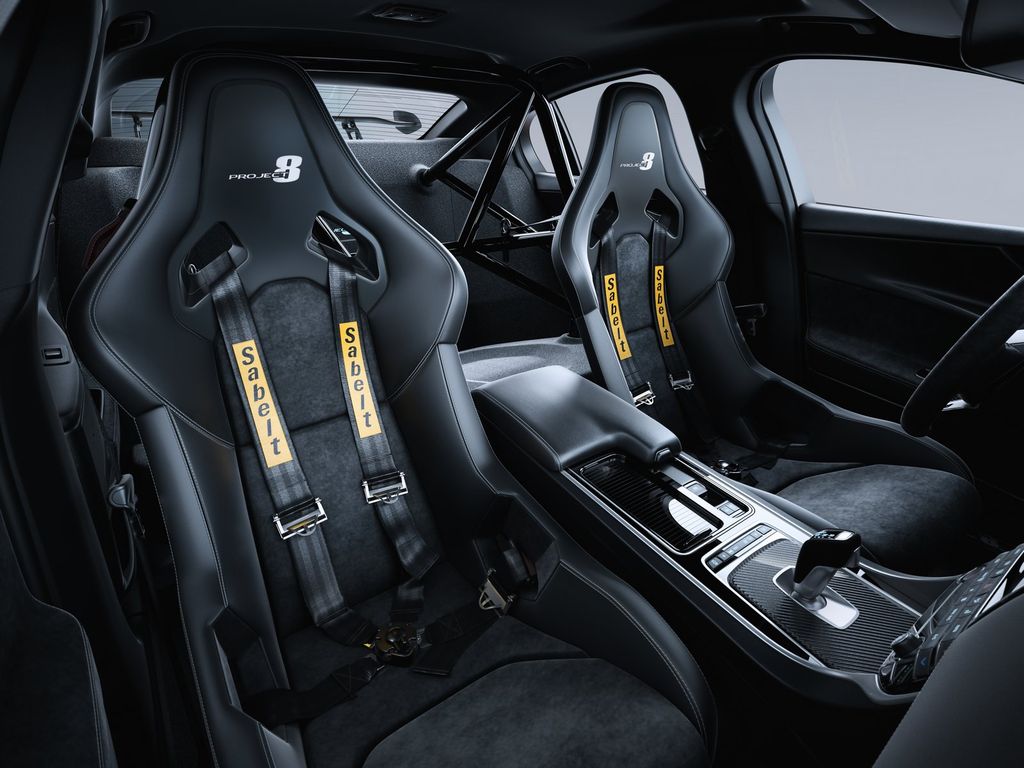 Jaguar XE SV Project 8 mạnh 591 mã lực, khiến đối thủ BMW M3 phải 