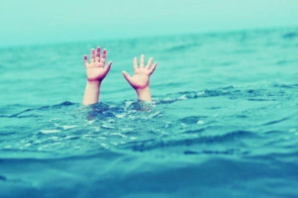 Hà Nội: Học sinh lớp 5 đang học bơi trong trường bị ngất, tử vong