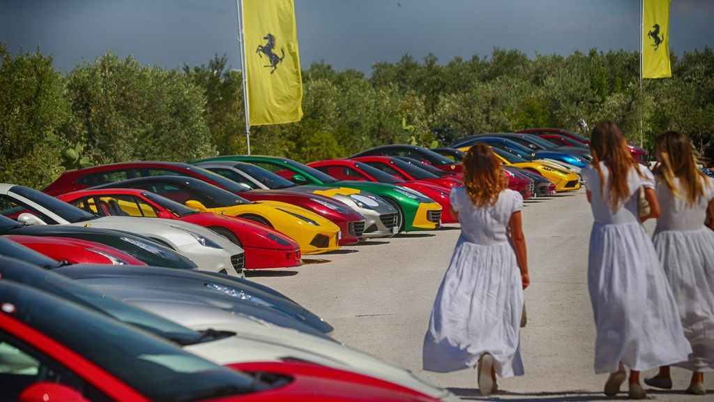 Hơn 100 siêu xe nhà Ferrari 