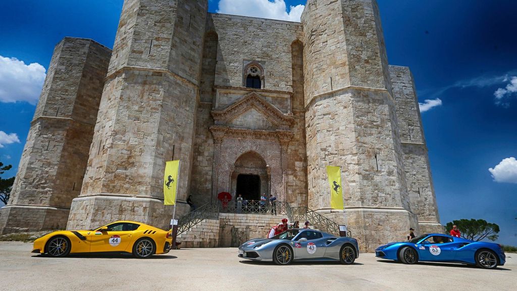 Hơn 100 siêu xe nhà Ferrari 