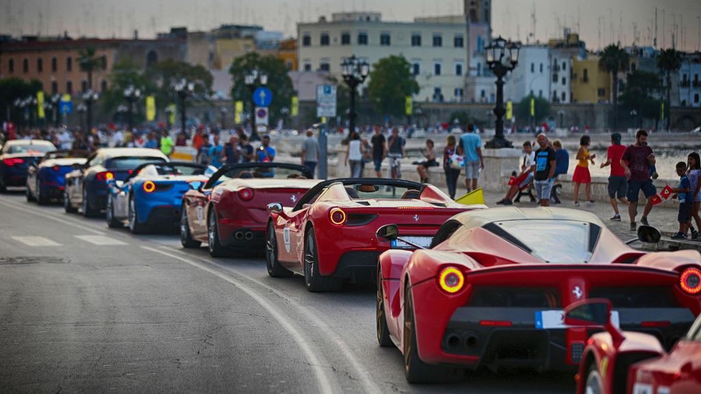 Hơn 100 siêu xe nhà Ferrari 