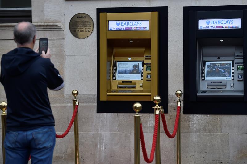 Máy ATM đầu tiên trên thế giới được mạ vàng
