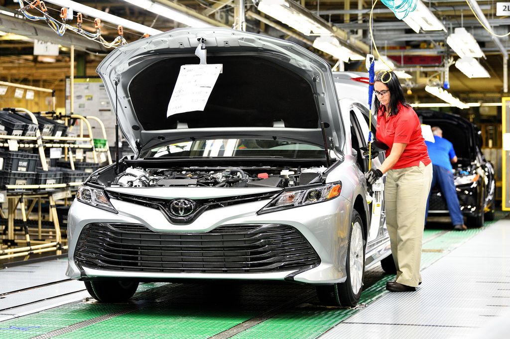 Toyota Camry 2018 chính thức bước lên dây chuyền sản xuất tại nhà máy Kentucky