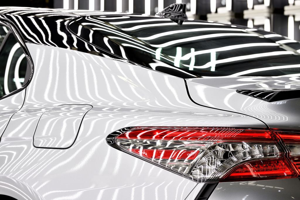 Toyota Camry 2018 chính thức bước lên dây chuyền sản xuất tại nhà máy Kentucky