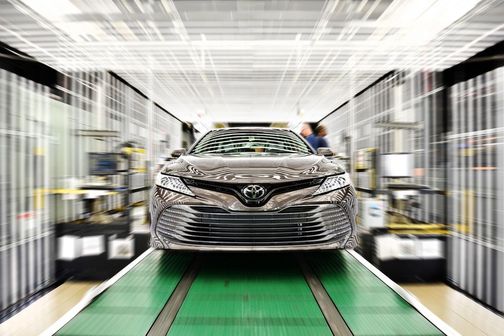 Toyota Camry 2018 chính thức bước lên dây chuyền sản xuất tại nhà máy Kentucky