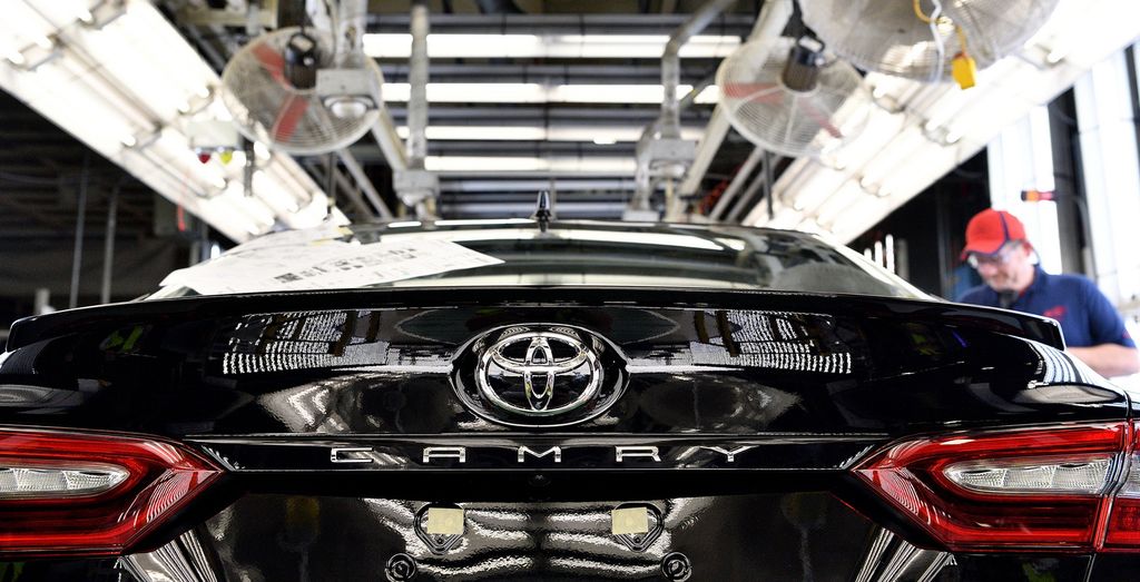 Toyota Camry 2018 chính thức bước lên dây chuyền sản xuất tại nhà máy Kentucky
