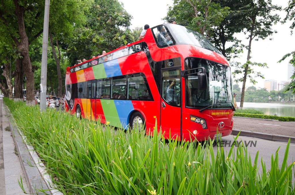 Hà Nội chạy thử nghiệm xe bus 2 tầng khiến người dân vô cùng thích thú