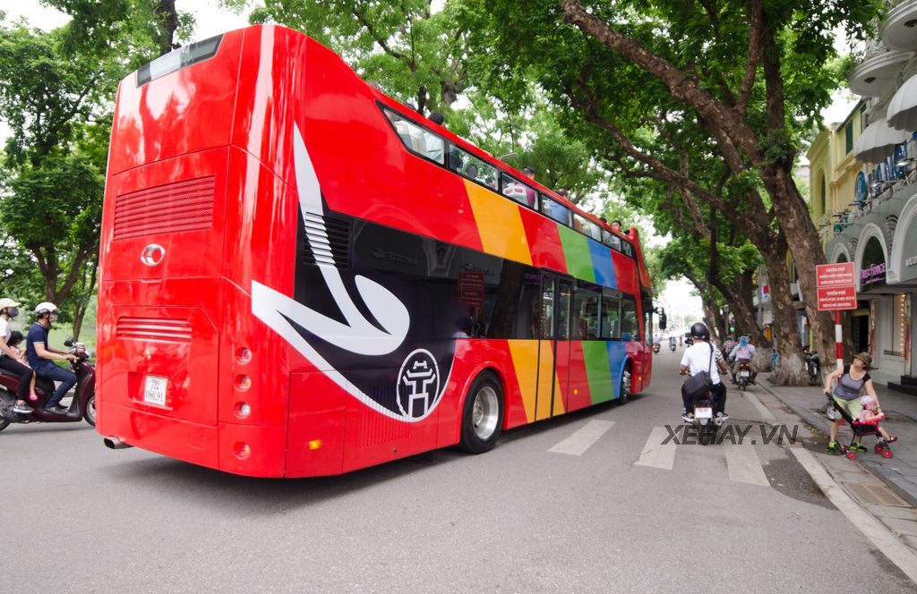 Hà Nội chạy thử nghiệm xe bus 2 tầng khiến người dân vô cùng thích thú
