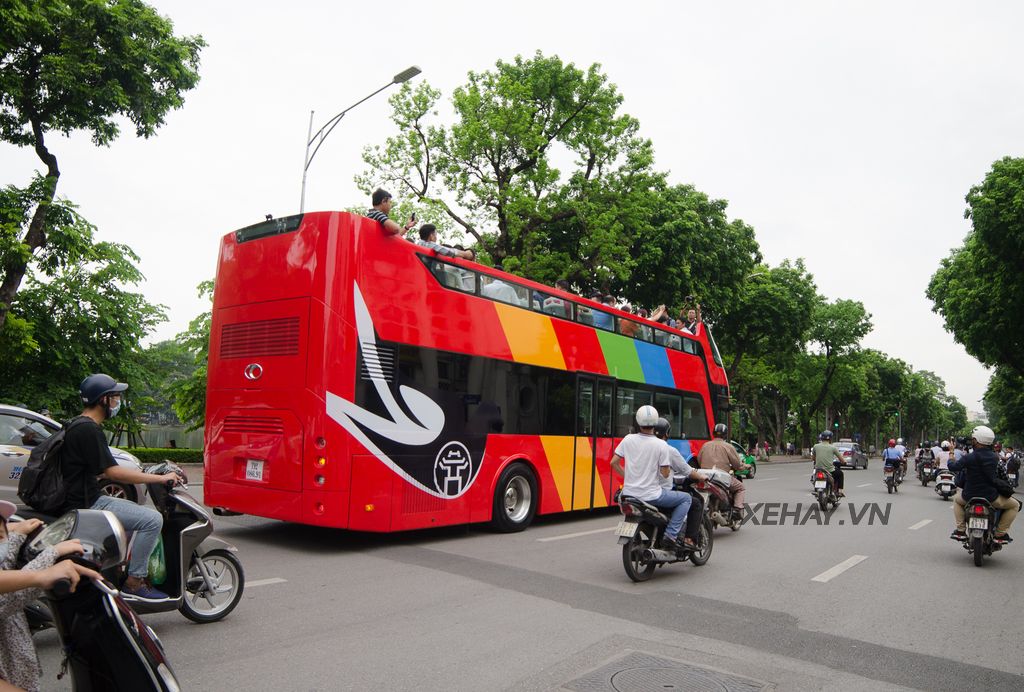 Hà Nội chạy thử nghiệm xe bus 2 tầng khiến người dân vô cùng thích thú